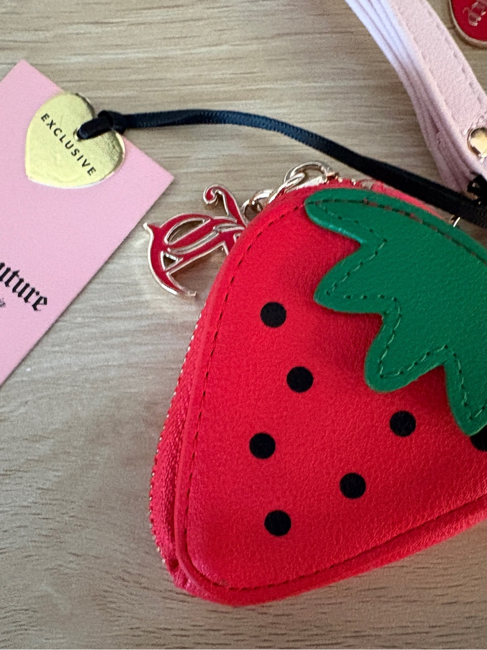 JUICY COUTURE Sweet Strawberry Cardholder Wristlet - Picture 5 of 7